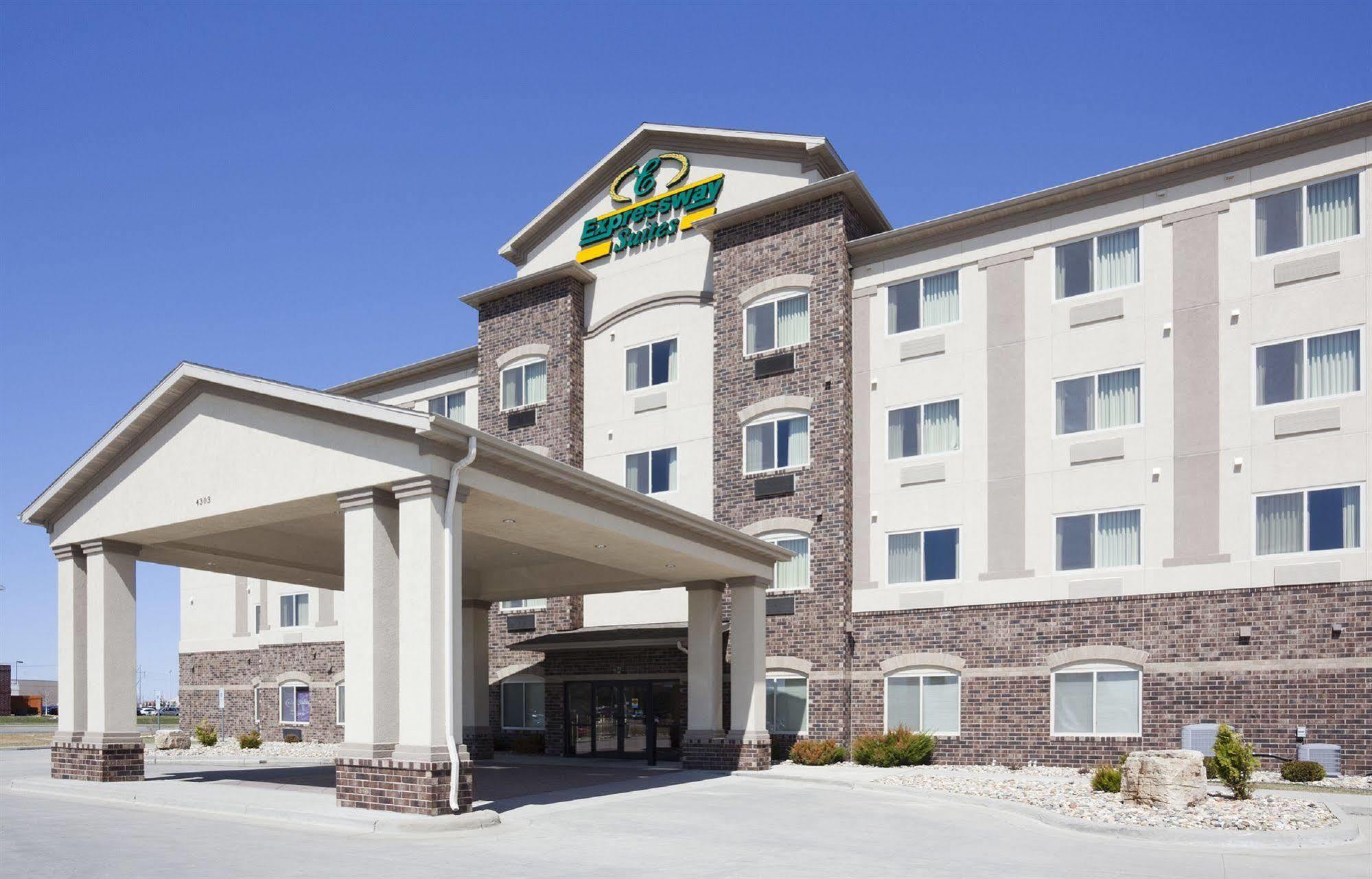 Expressway Suites Fargo Exteriör bild