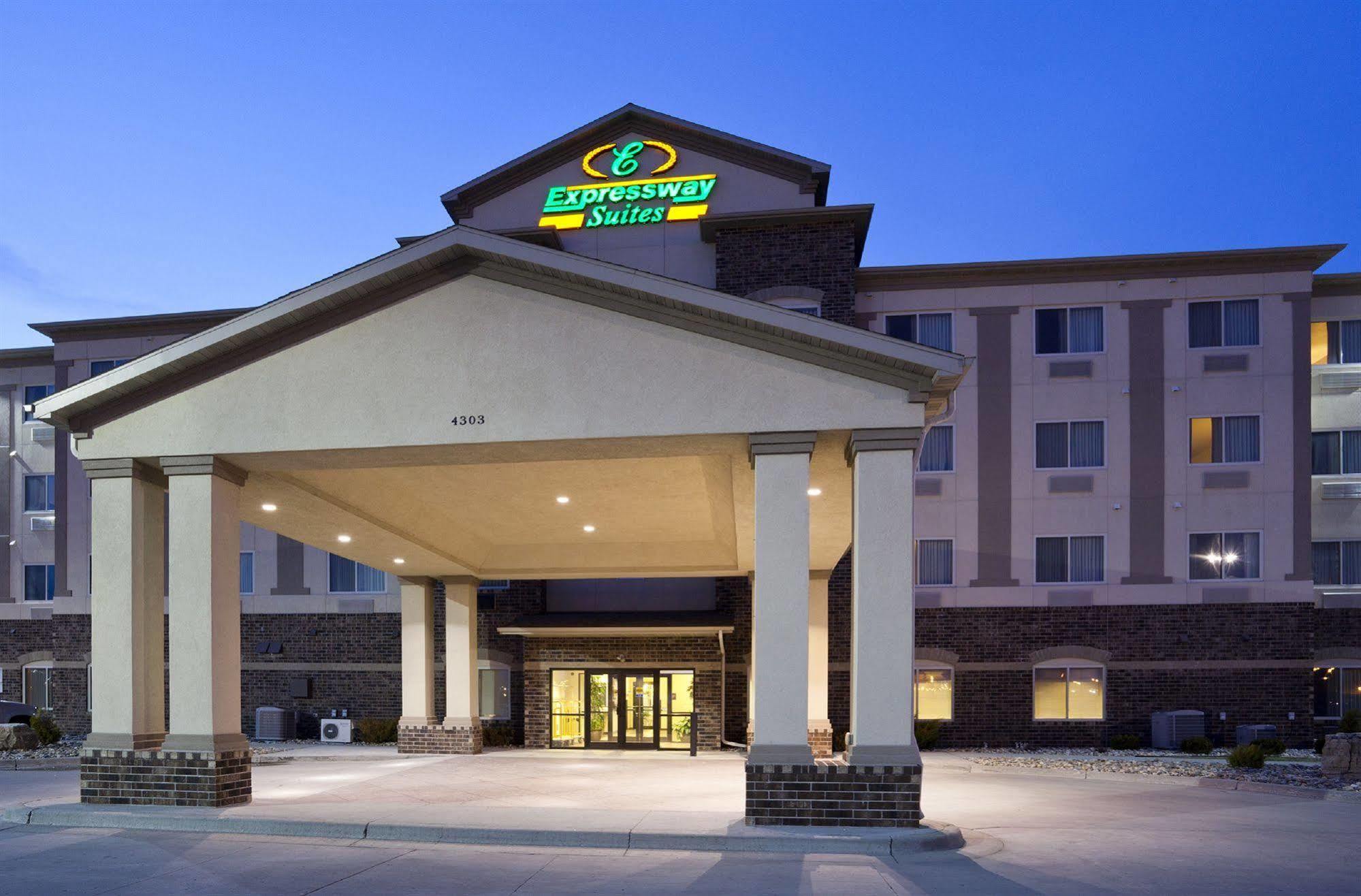 Expressway Suites Fargo Exteriör bild
